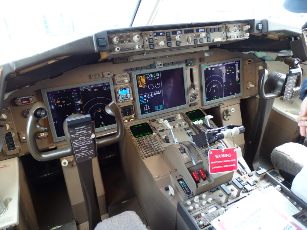 B767 Cockpit